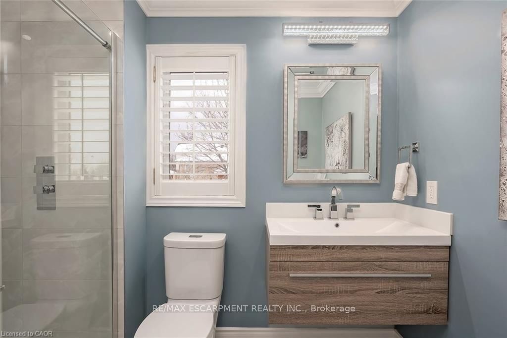 4252 Sarazen Drive • Burlington, ON photo 8