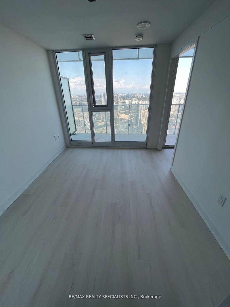 4712 - 3900 Confederation Parkway