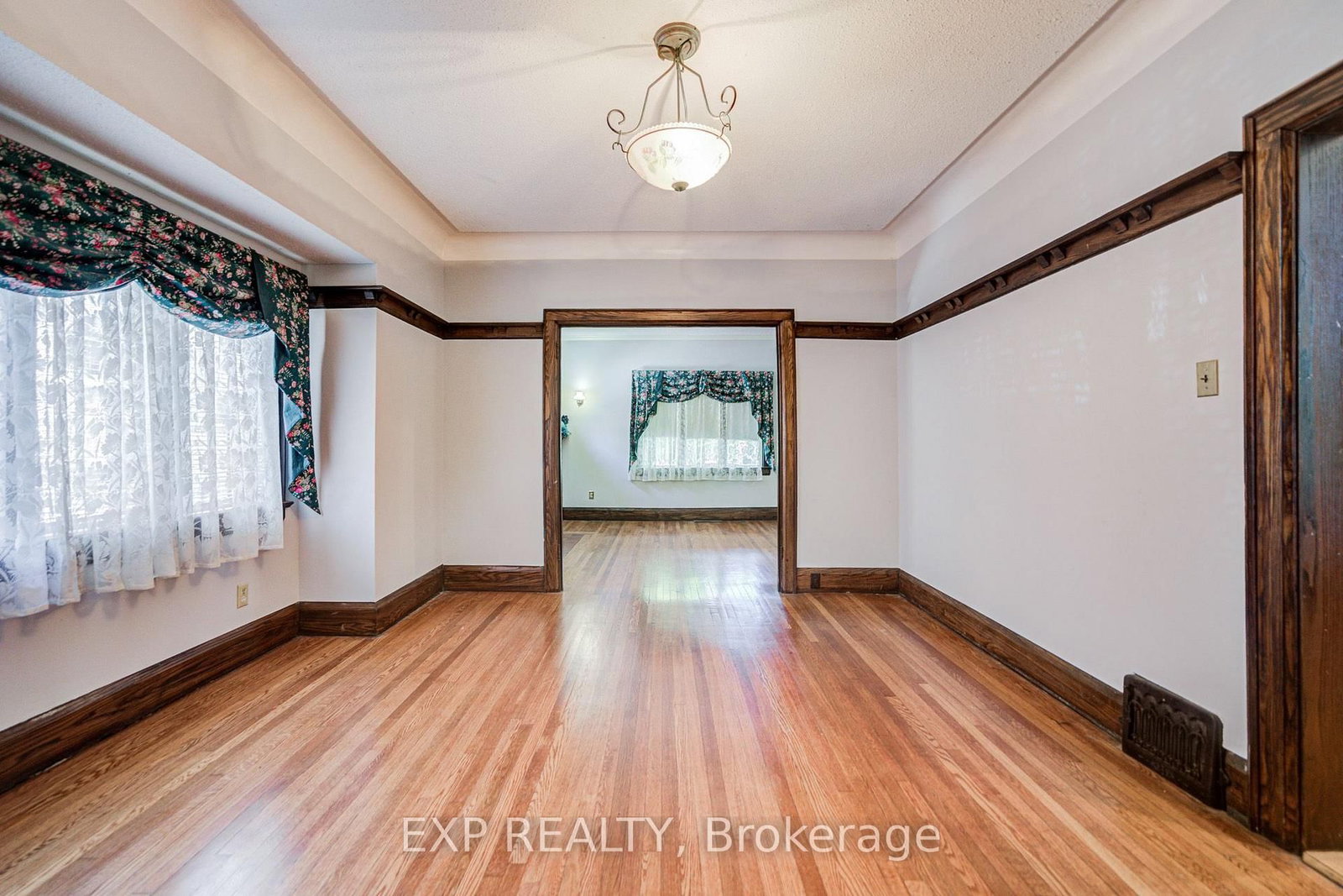 10 King Street Crescent • Toronto, ON photo 11