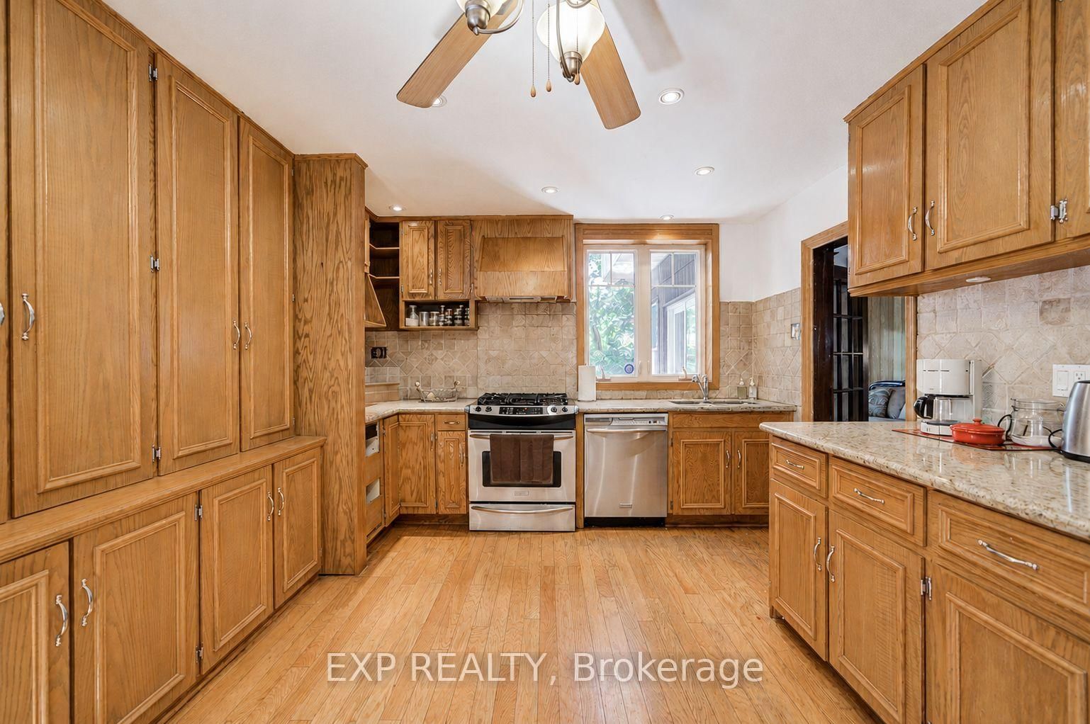 10 King Street Crescent • Toronto, ON photo 17