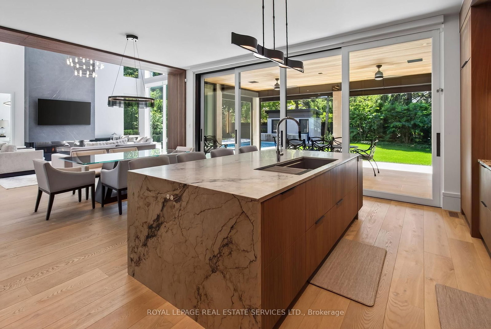 1472 Oakhill Drive • Oakville, ON photo 8
