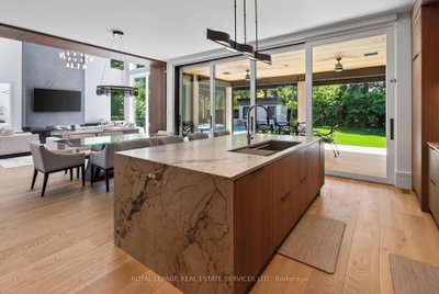 1472 Oakhill Drive • Oakville, ON photo 8