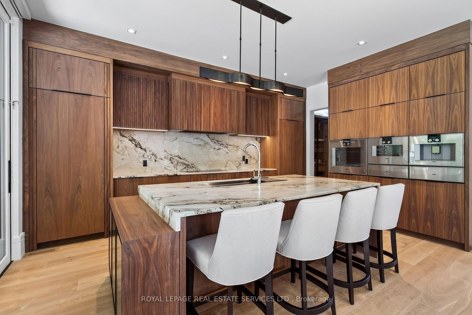 1472 Oakhill Drive • Oakville, ON photo 9