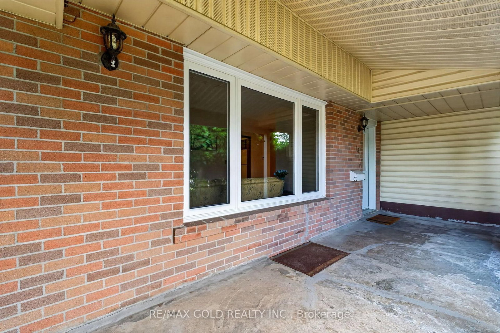 18 Esplanade Road • Brampton, ON photo 3