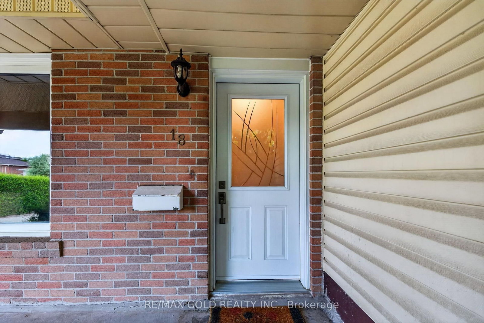 18 Esplanade Road • Brampton, ON photo 4