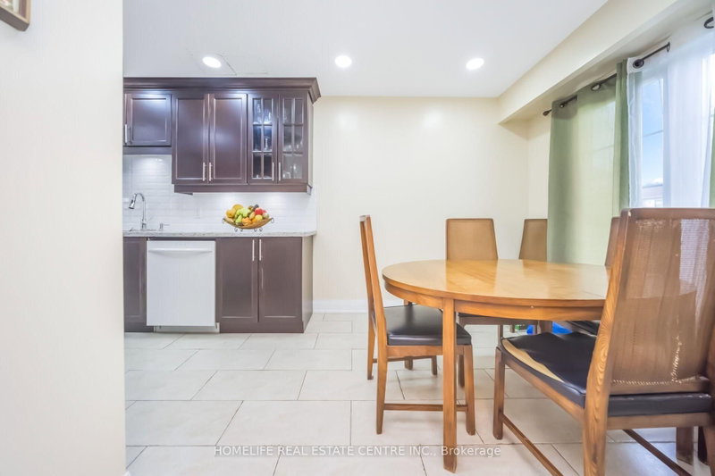 17 Ashford Brampton,ON L6V 3E2 — Photo 11