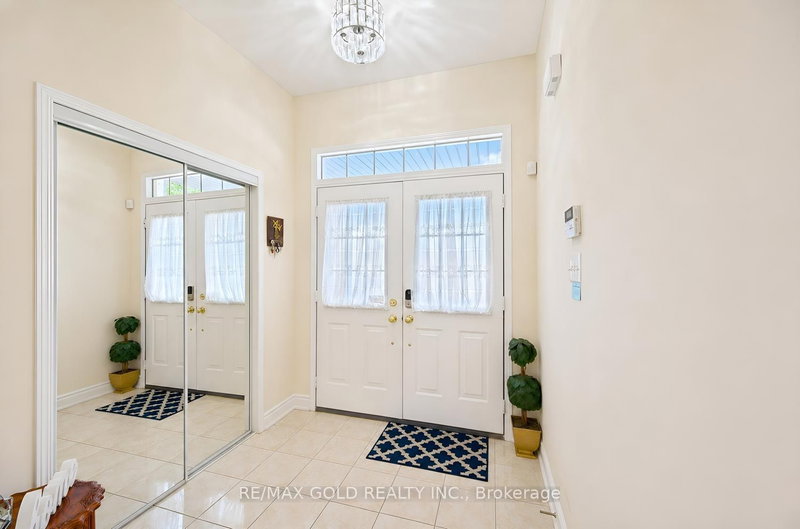 14 Maddybeth Brampton,ON L6Y 5R7 — Photo 4