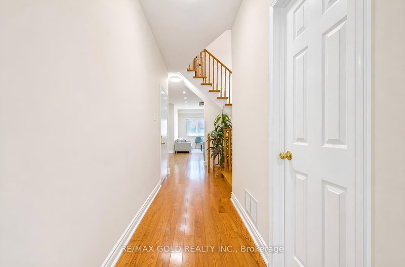 14 Maddybeth Brampton,ON L6Y 5R7 — Photo 5
