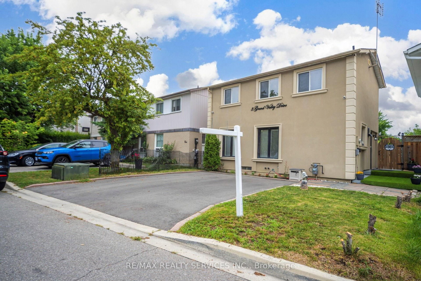 3 Grand Valley Drive • Brampton, ON photo 2