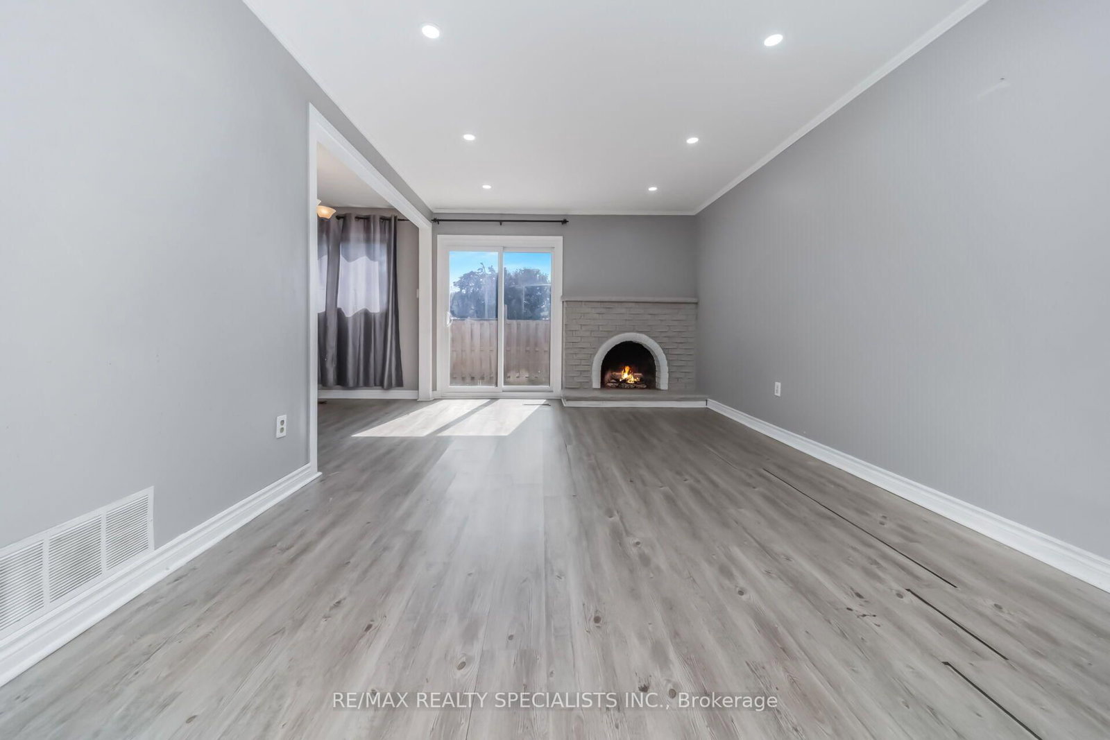 33 Greenwich Circle • Brampton, ON photo 5