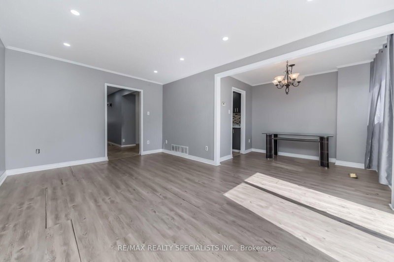 33 Greenwich Brampton,ON L6S 2E6 — Photo 6