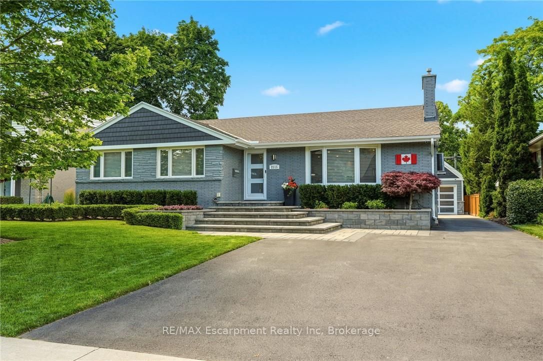 Detached House sold at 2113 Courtland Drive, Burlington, Ontario, L7R 1R7 - Brant - MLS: W13644792