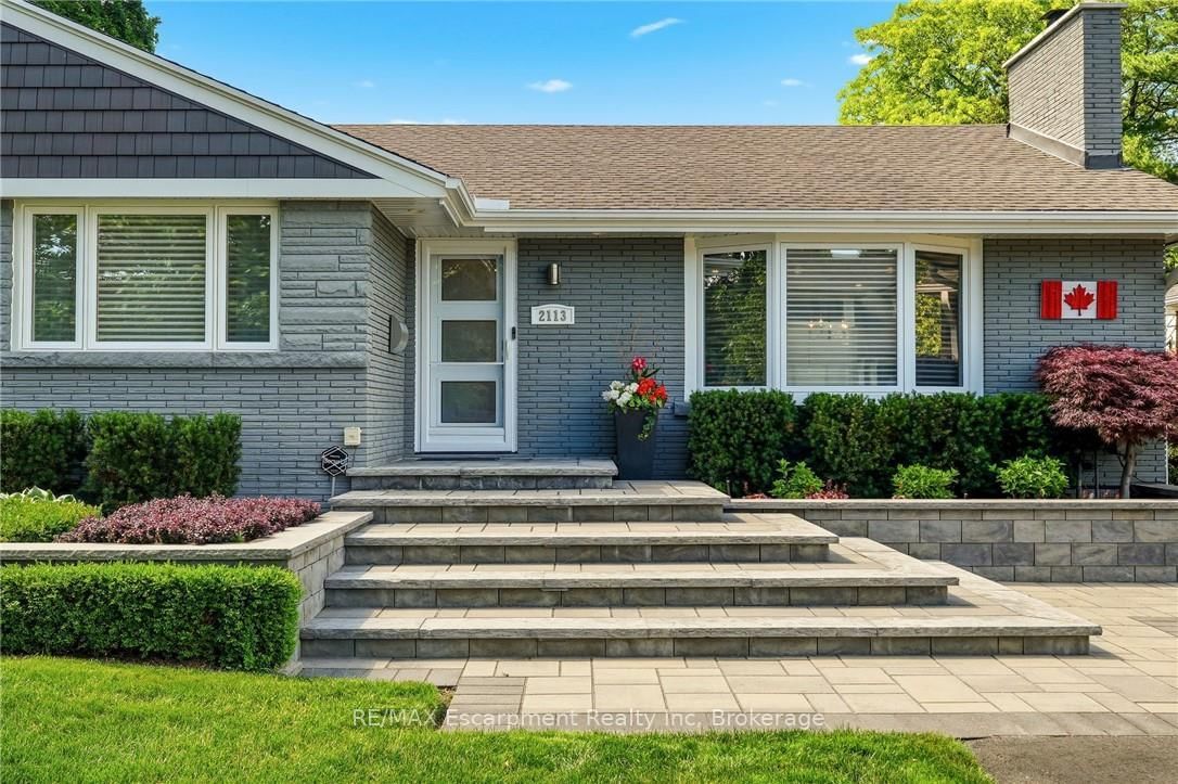 Detached House sold at 2113 Courtland Drive, Burlington, Ontario, L7R 1R7 - Brant - MLS: W13644792