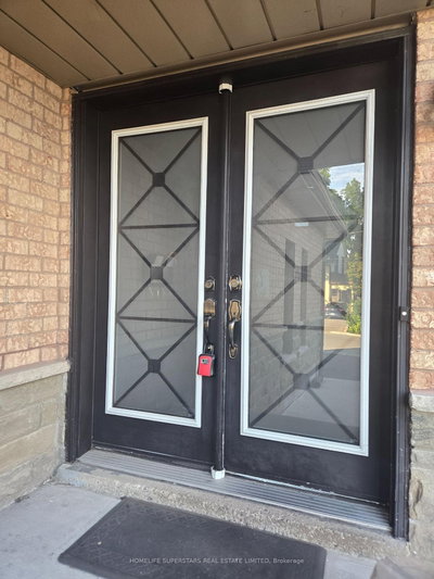 14 Archibald Street • Brampton, ON photo 2