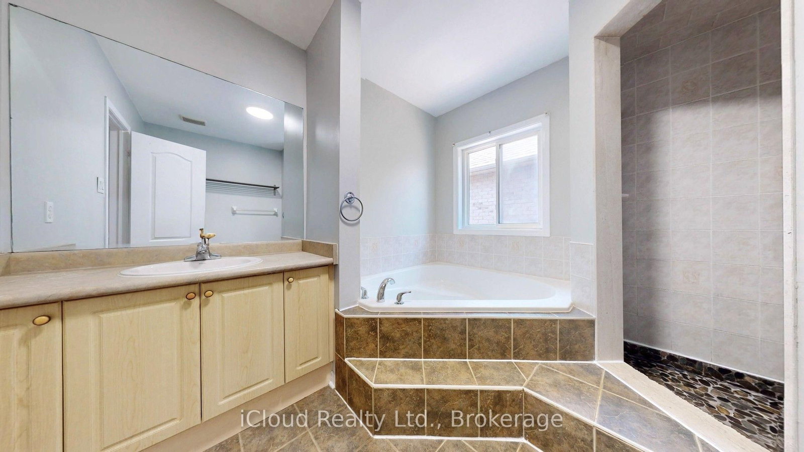 5661 Volpe Avenue • Mississauga, ON photo 23