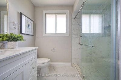 1323 Shamir Mississauga,ON L5C 1L2 — Photo 19