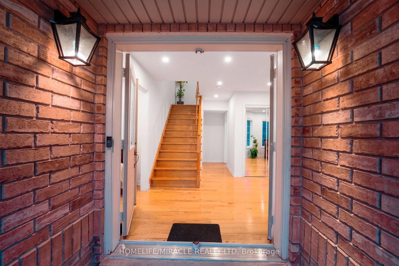 324 Edenbrook Hill Brampton,ON L7A 2C1 — Photo 5