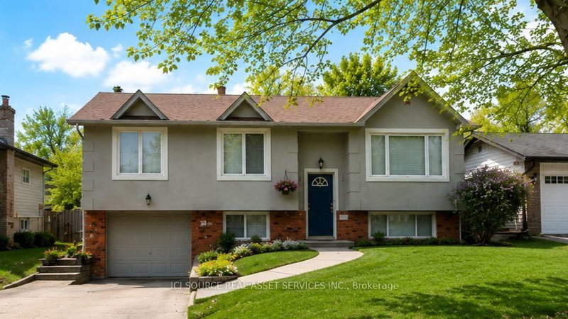 699 Castleguard Crescent
