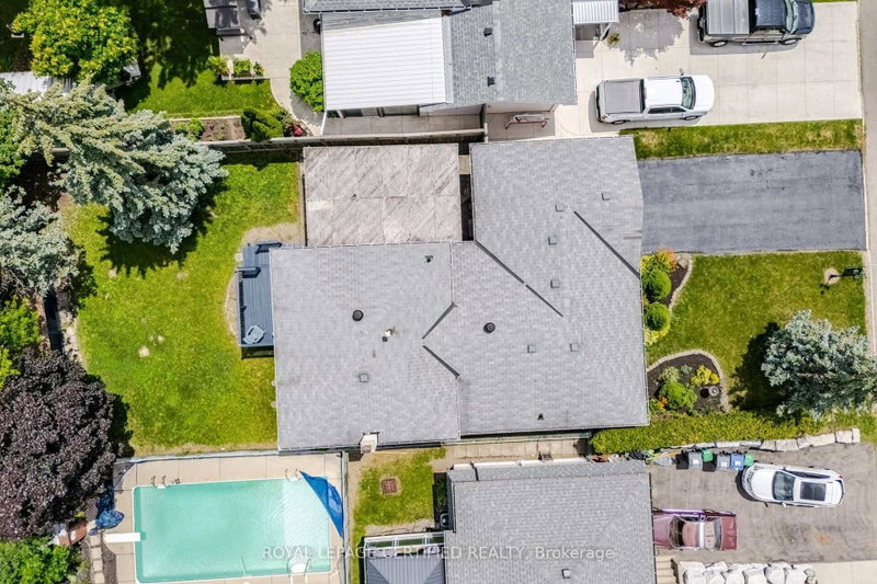 33 Grassmere Crescent