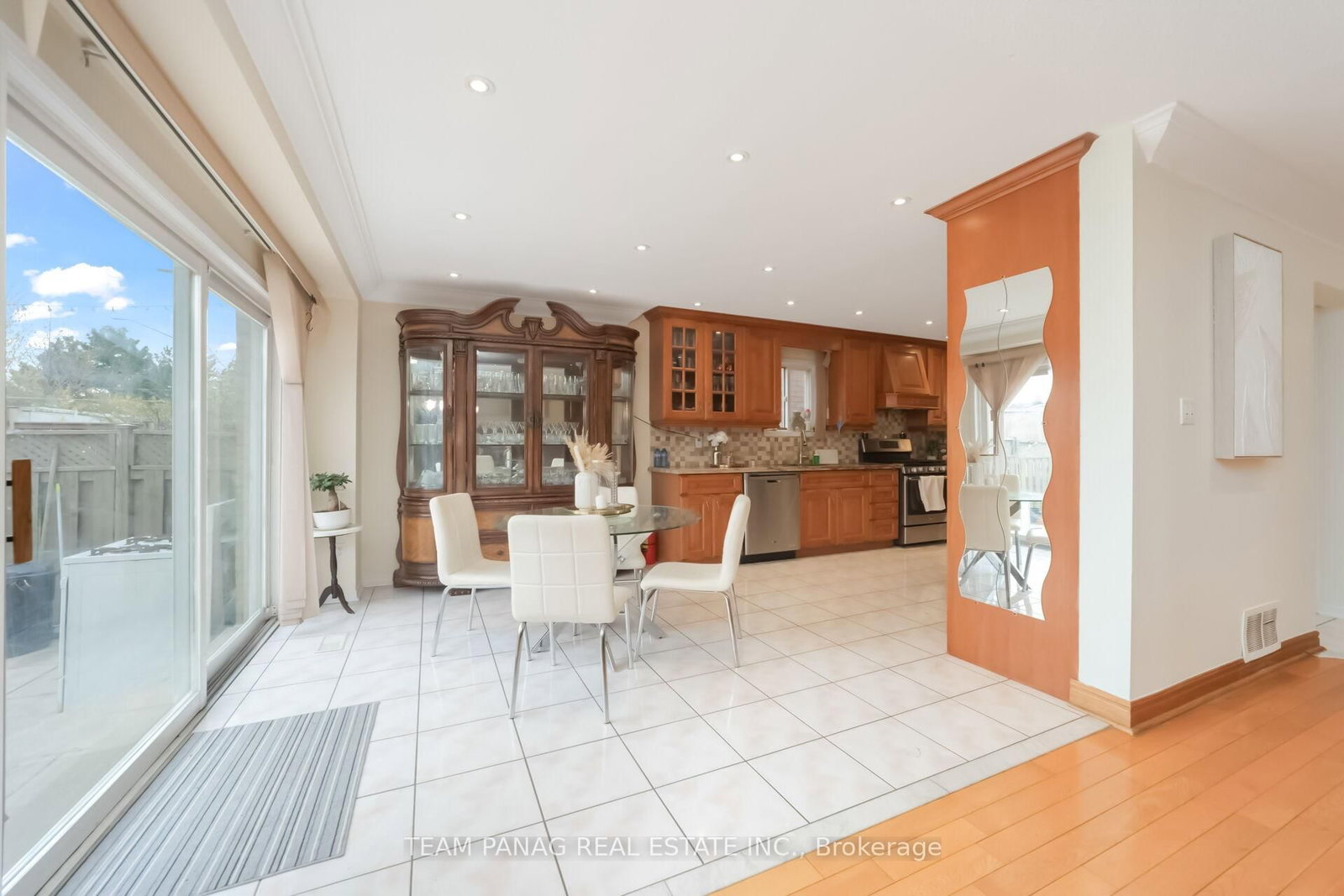 10 Hollowgrove Boulevard • Brampton, ON photo 15