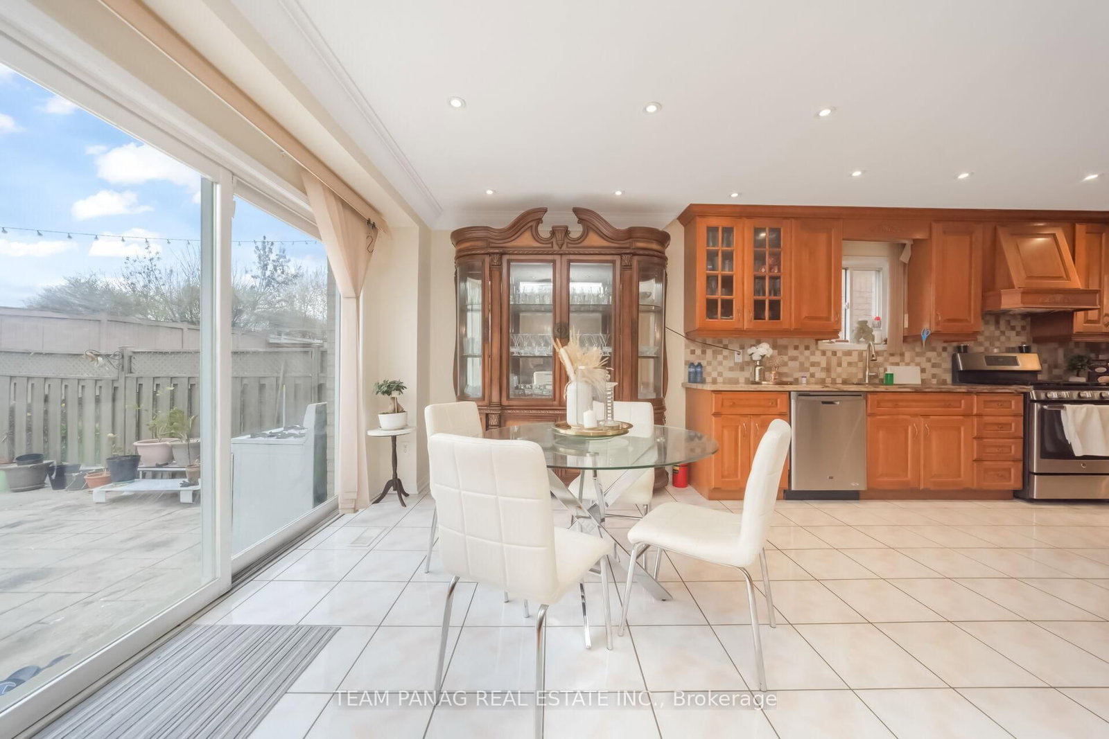 10 Hollowgrove Boulevard • Brampton, ON photo 16
