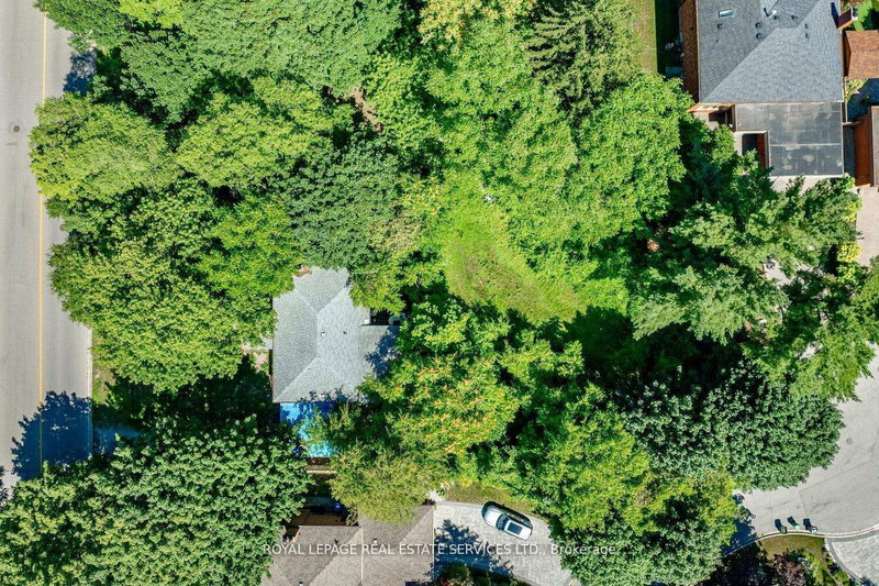 1050 Lorne Park Rd photo 5
