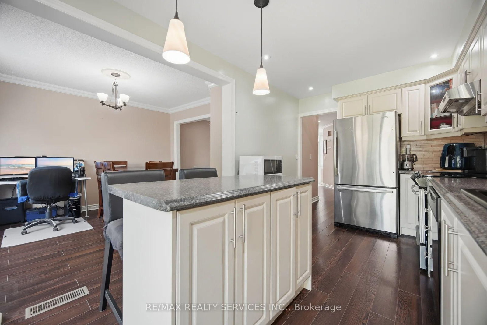 10 Hartnell Square • Brampton, ON photo 8