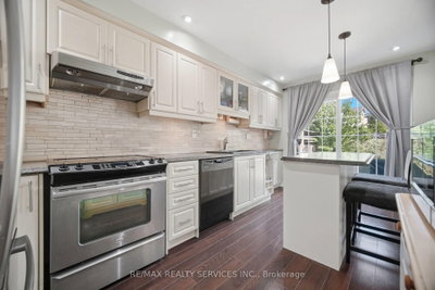 10 Hartnell Square • Brampton, ON photo 9