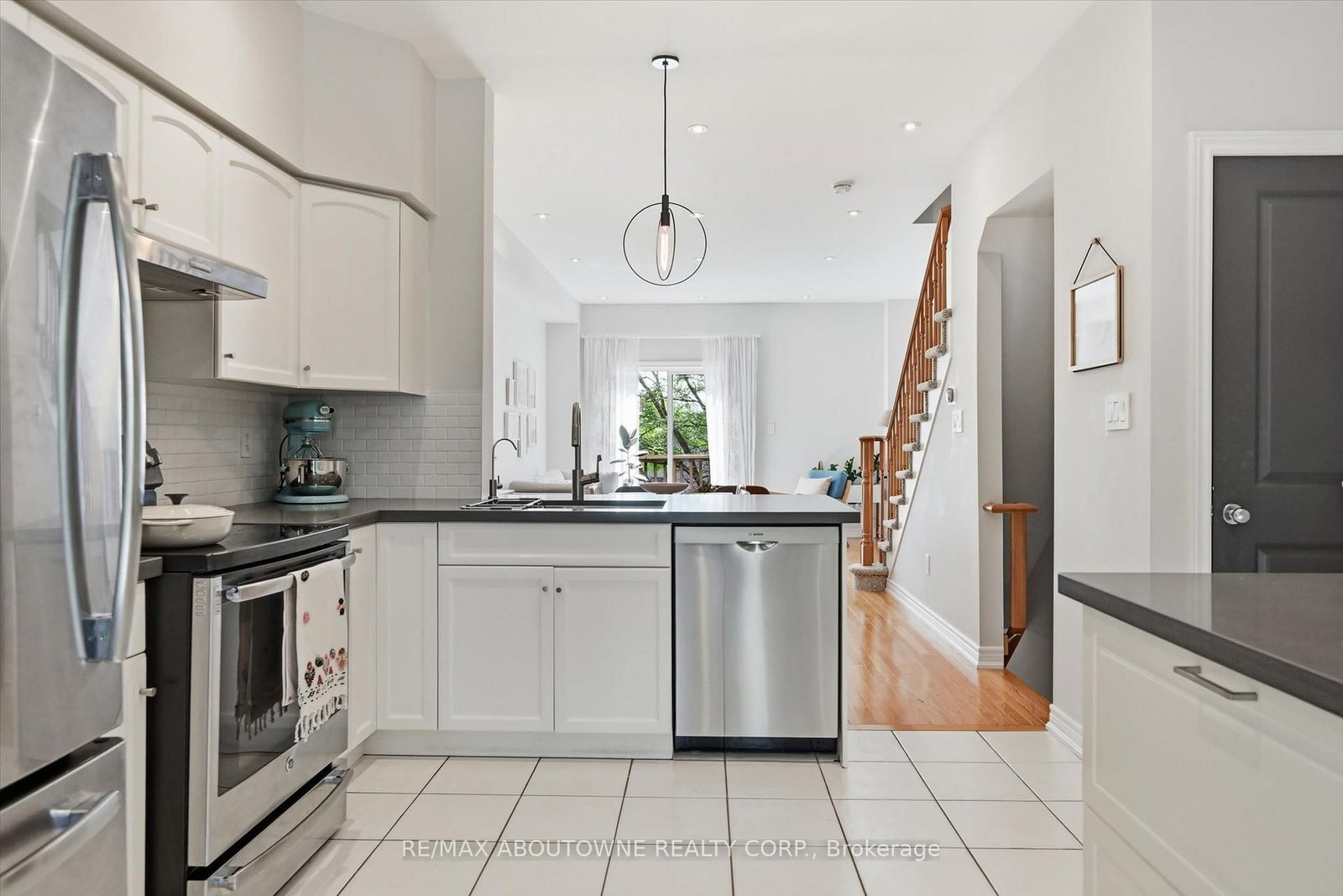 678 Rowley Common • Burlington, ON photo 12