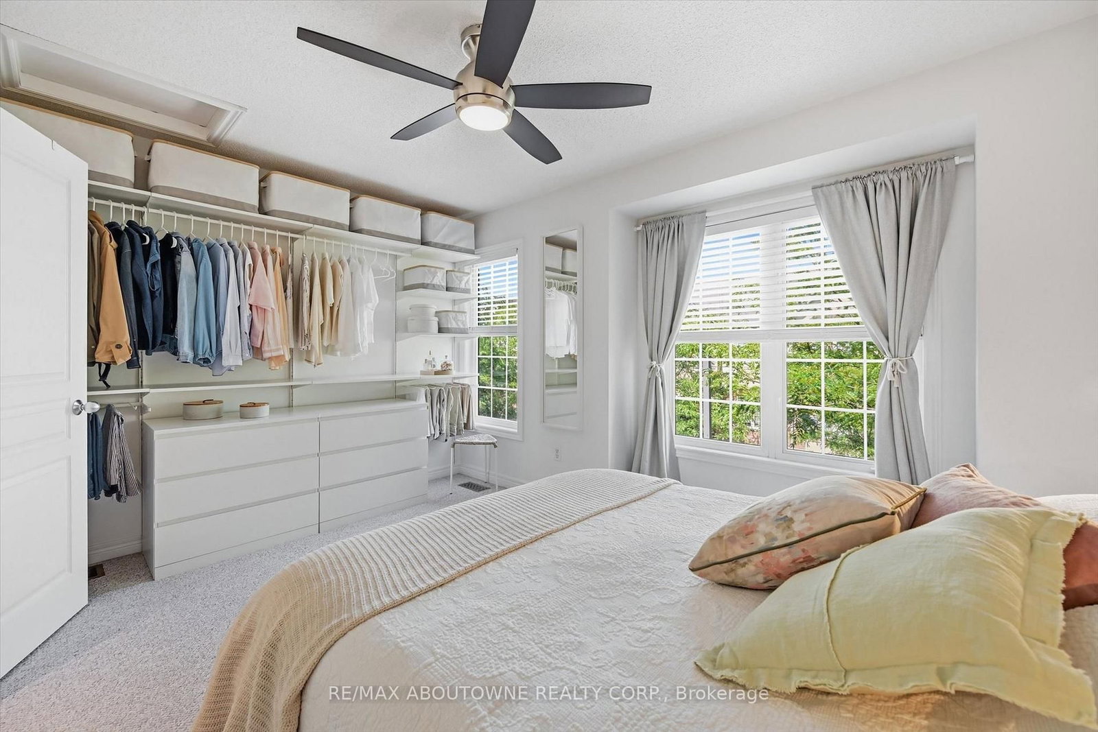678 Rowley Common • Burlington, ON photo 16
