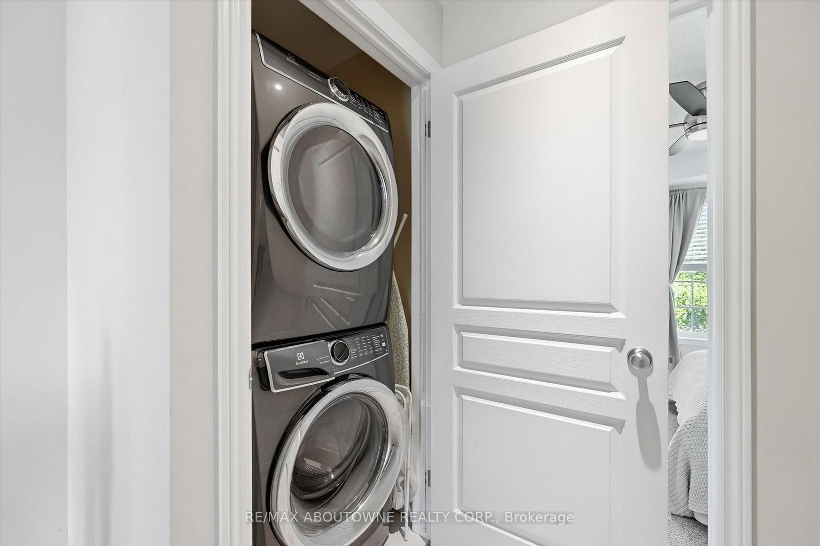 678 Rowley Common • Burlington, ON photo 22