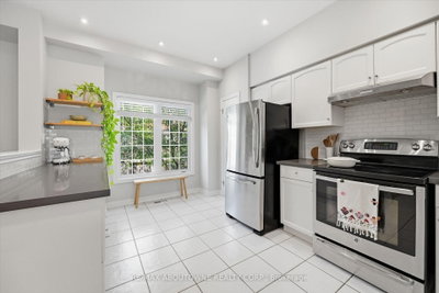 678 Rowley Common • Burlington, ON photo 8