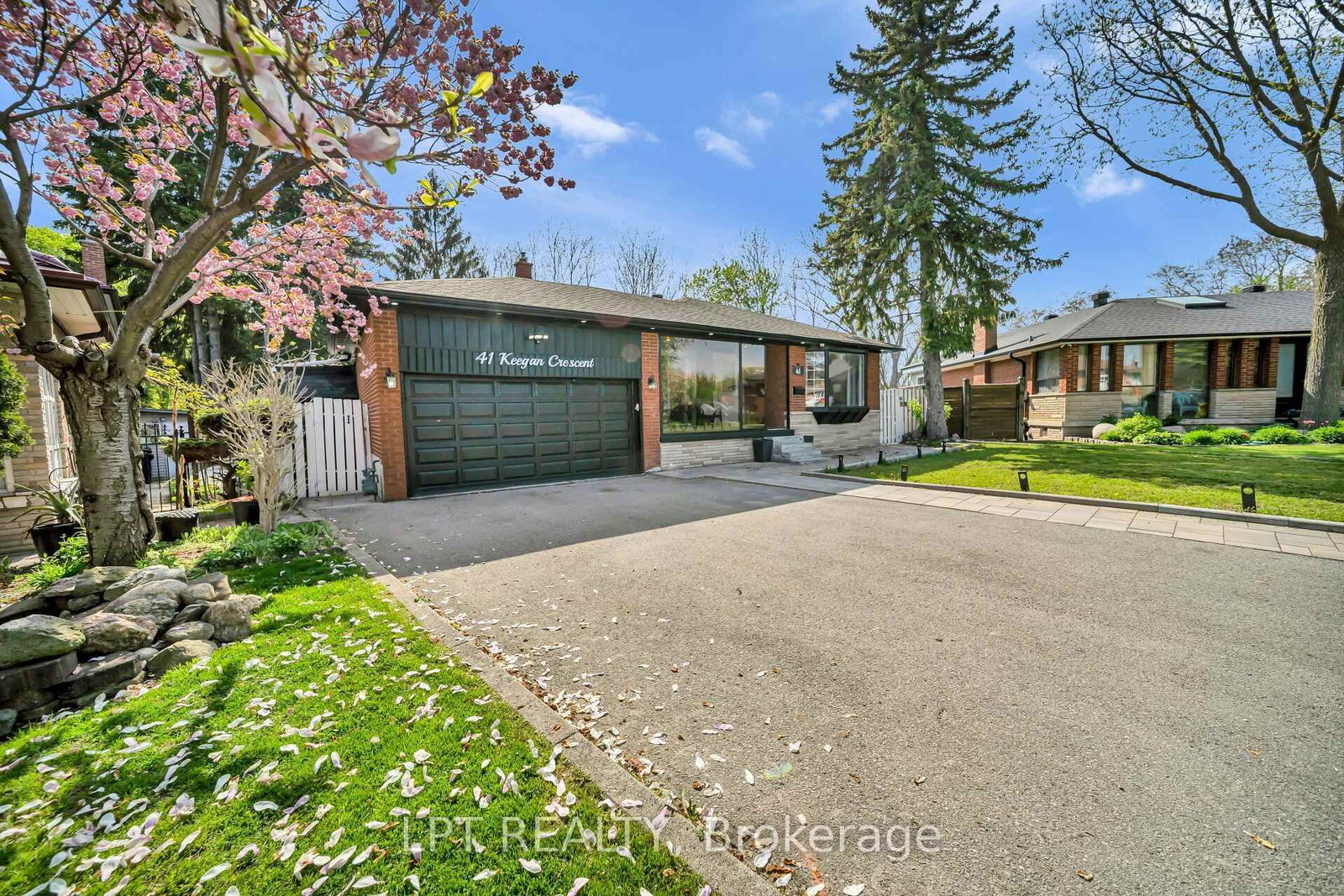 41 Keegan Crescent • Toronto, ON photo 3