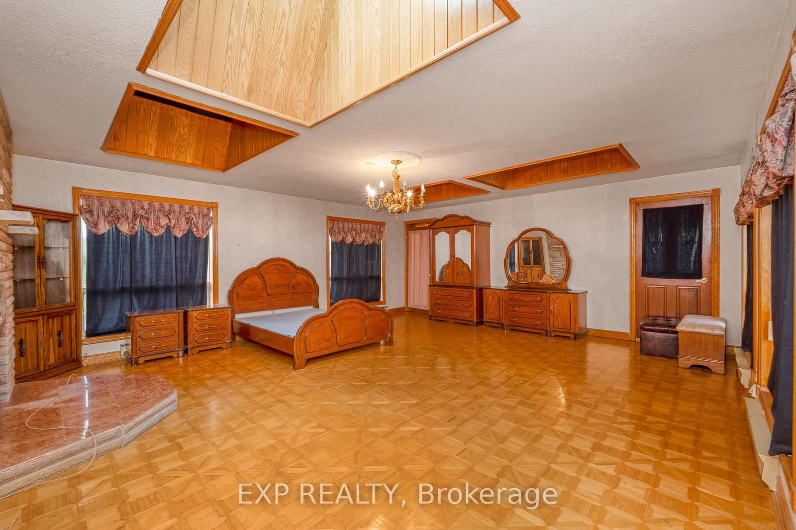 52 Storer Drive • Toronto, ON photo 18