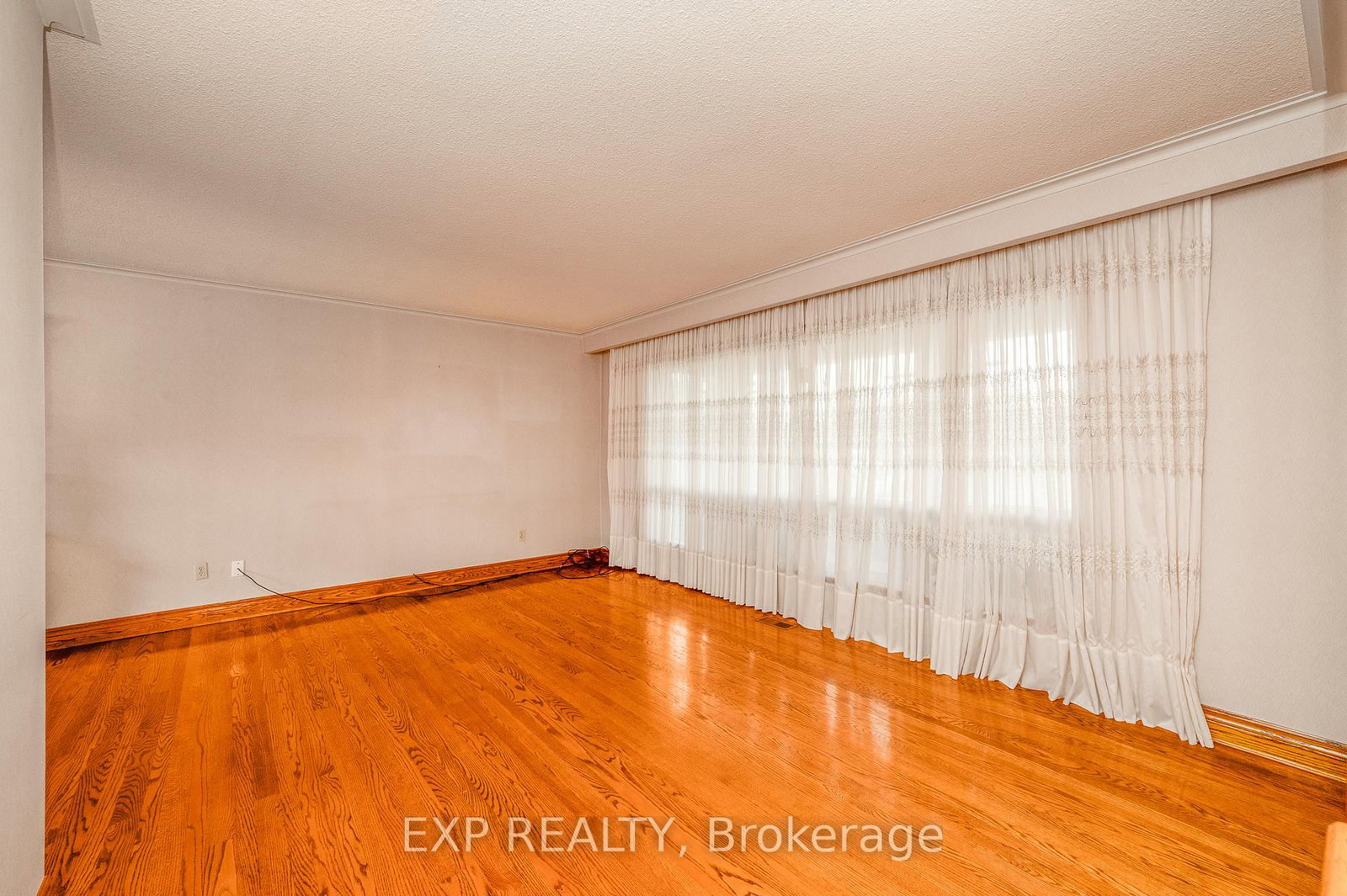 52 Storer Drive • Toronto, ON photo 8