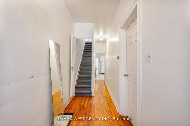 39 Noble Street