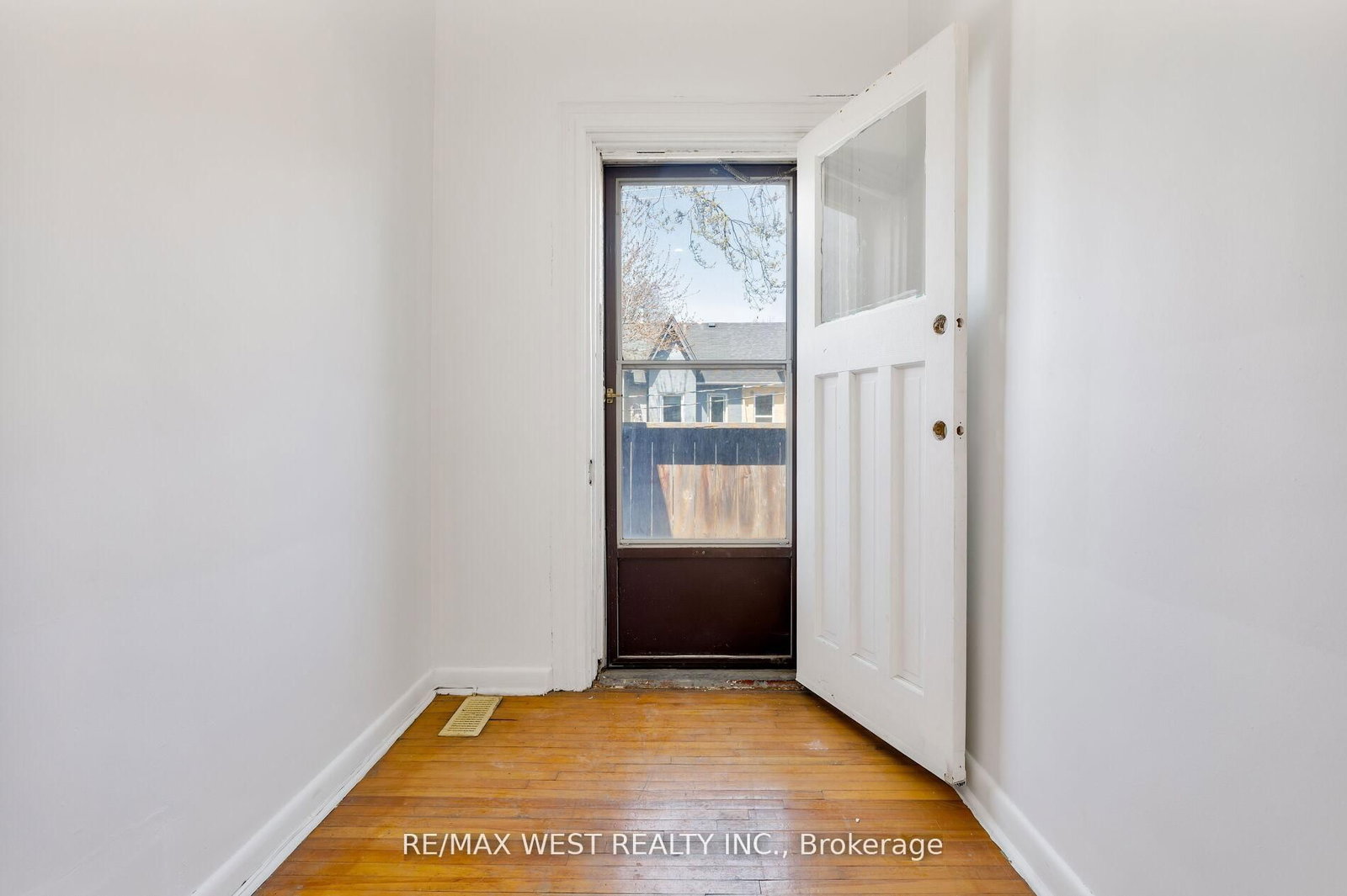 39 Noble Street • Toronto, ON photo 41