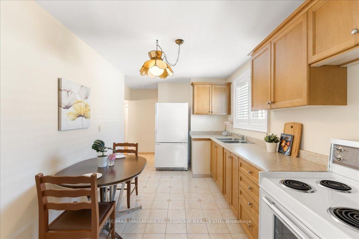 40 Cherrylawn Avenue • Toronto, ON photo 15