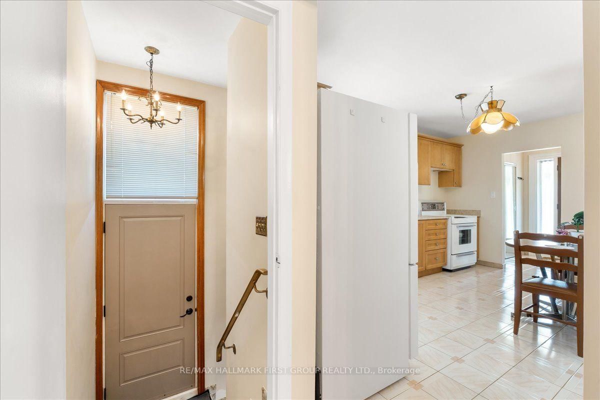 40 Cherrylawn Avenue • Toronto, ON photo 24