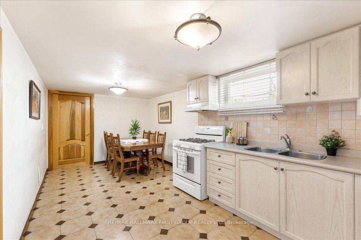 40 Cherrylawn Avenue • Toronto, ON photo 31