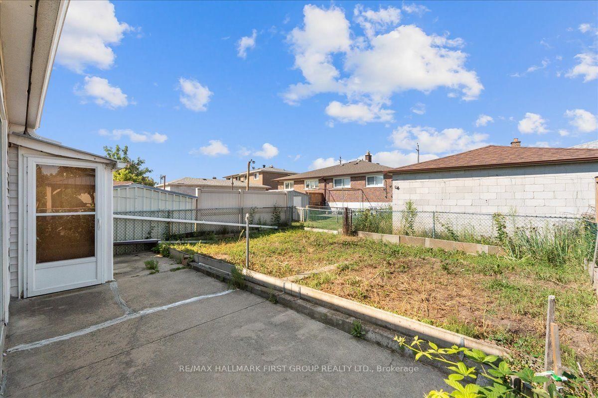 40 Cherrylawn Avenue • Toronto, ON photo 36