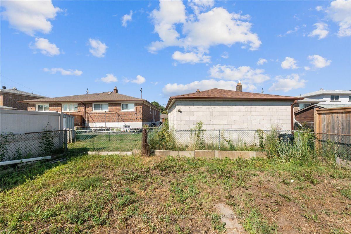40 Cherrylawn Avenue • Toronto, ON photo 37