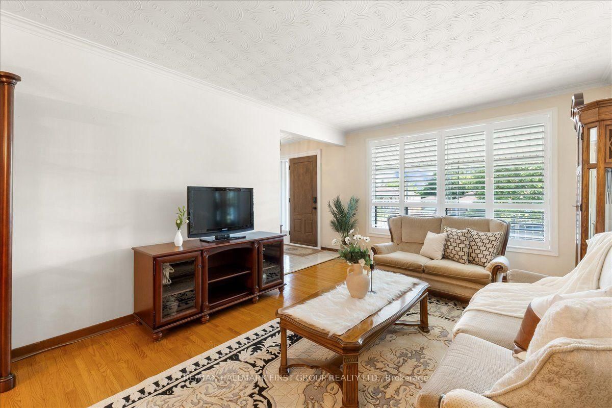 40 Cherrylawn Avenue • Toronto, ON photo 8
