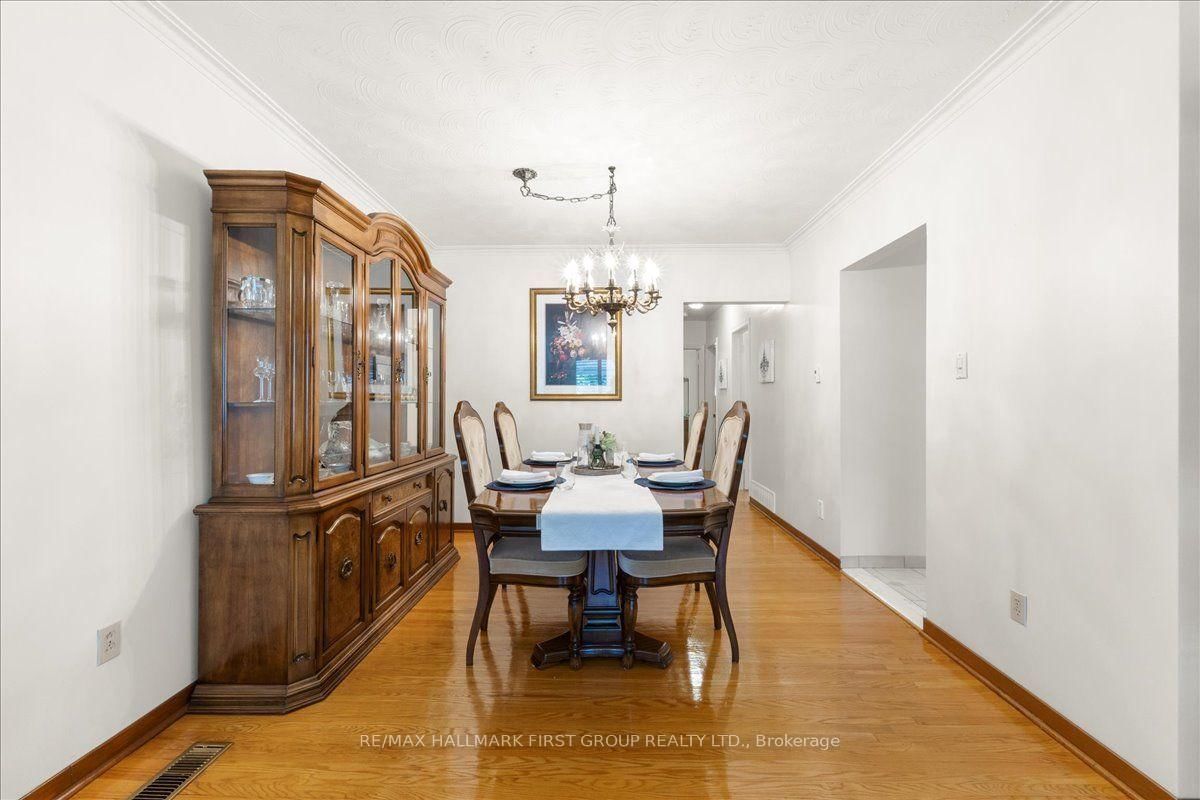 40 Cherrylawn Avenue • Toronto, ON photo 9