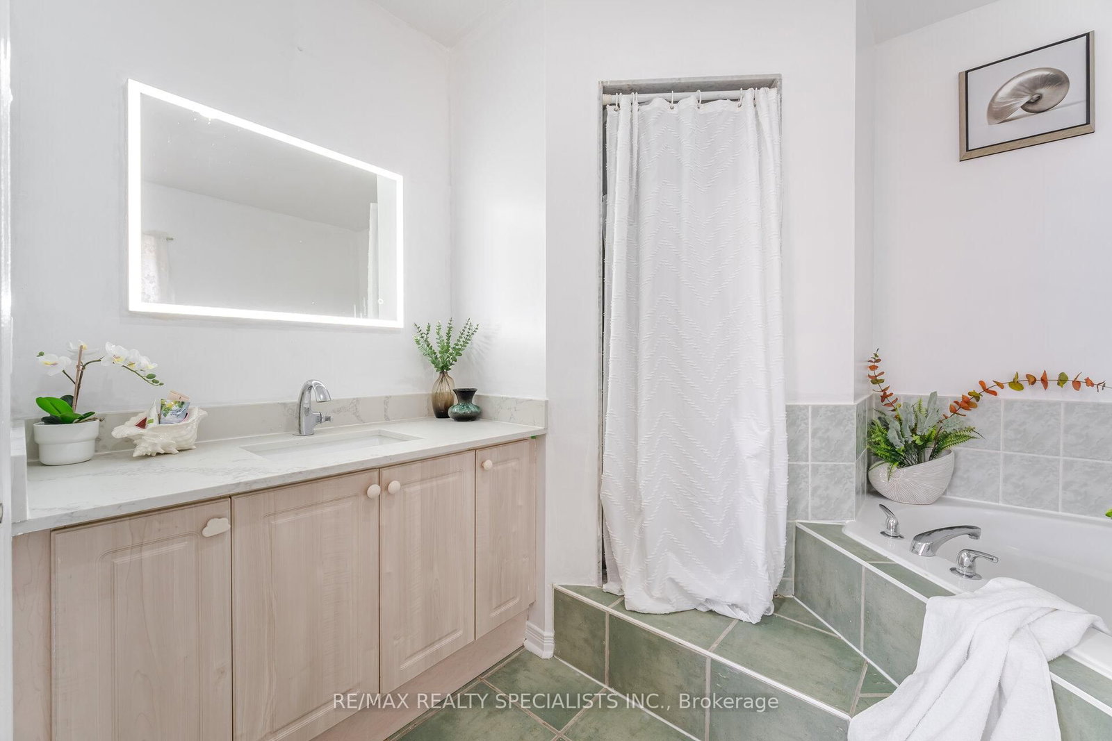 5642 Armando Avenue • Mississauga, ON photo 28
