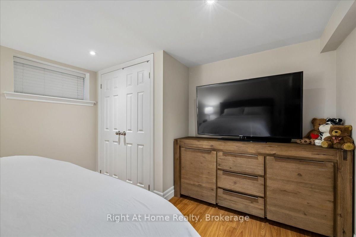 275 Kent Crescent • Burlington, ON photo 33