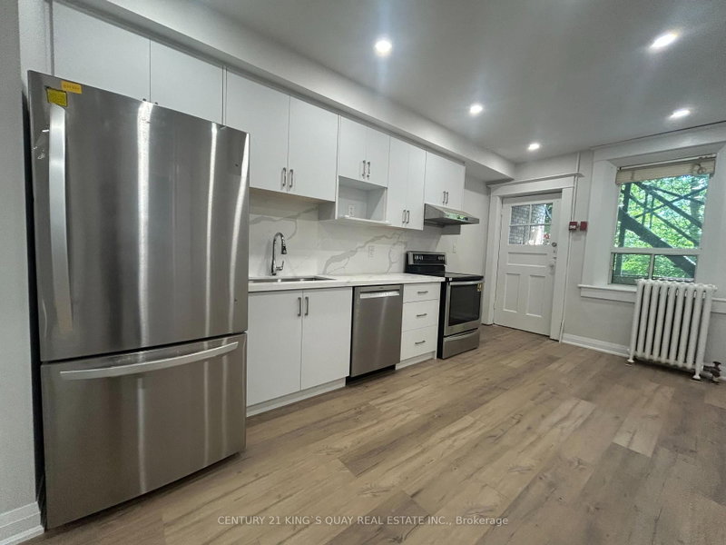 223 Roncesvelles Ave photo 3