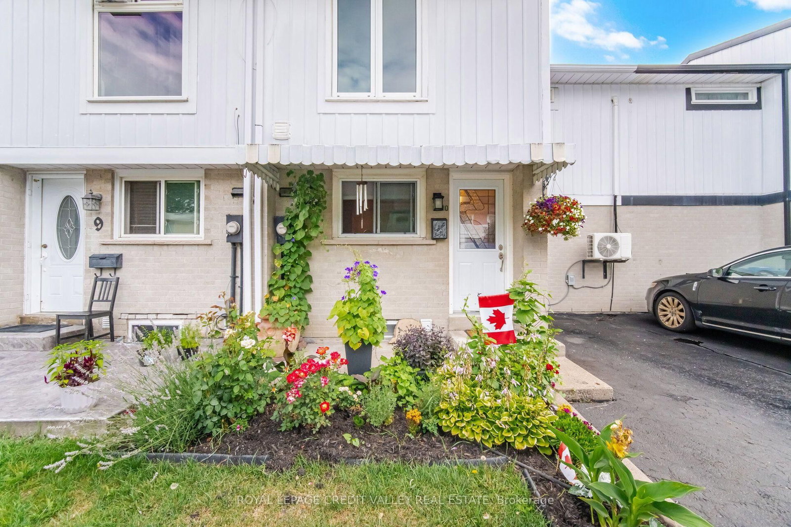 10 Gladstone Square • Brampton, ON photo 1