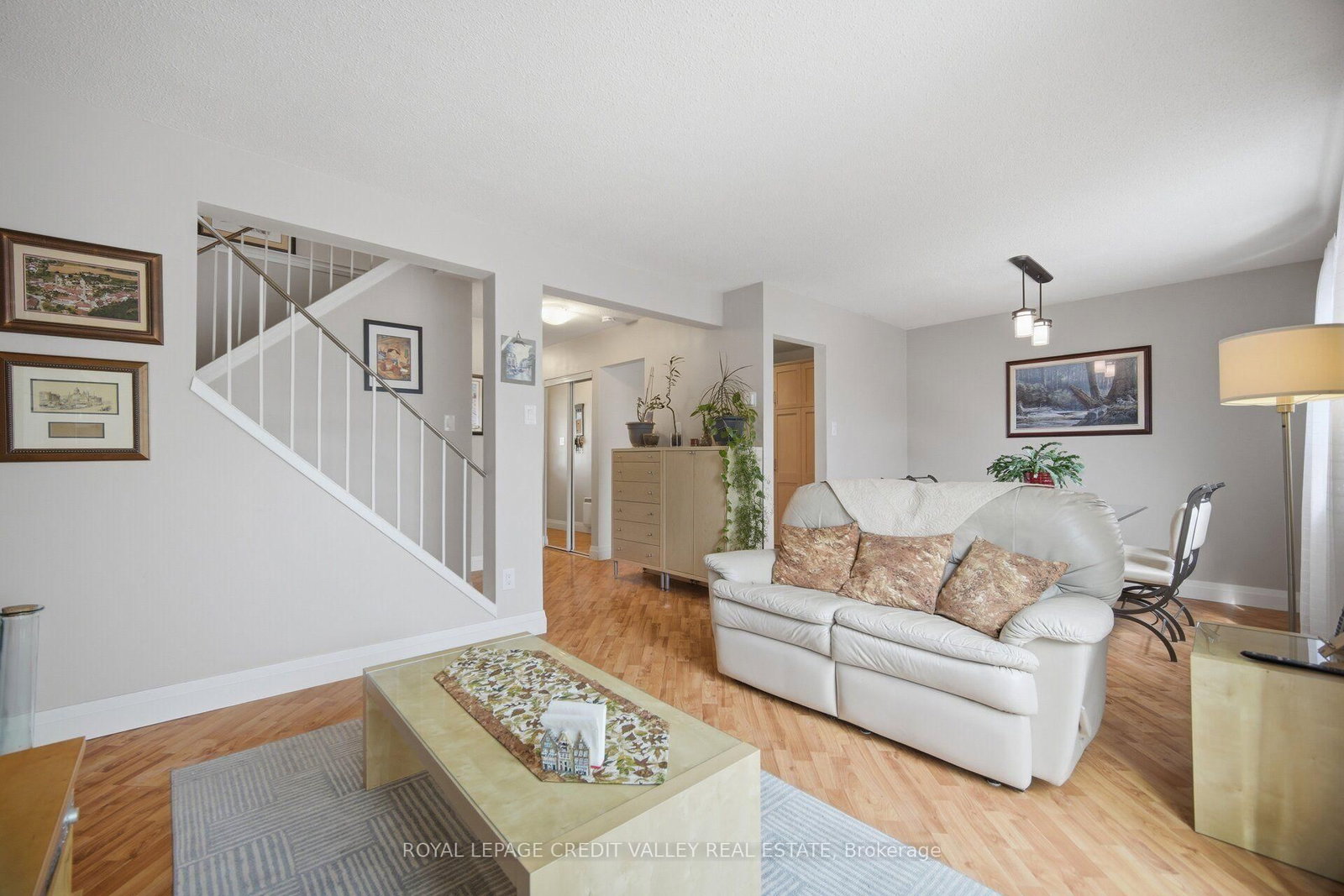 10 Gladstone Square • Brampton, ON photo 10