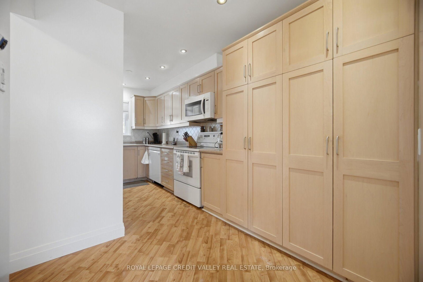 10 Gladstone Square • Brampton, ON photo 18